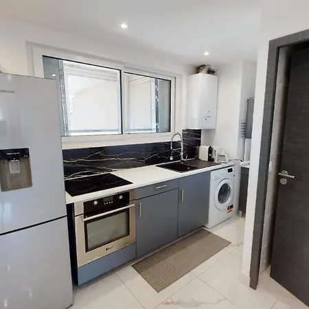 Belle Calme Au 4e Etage Sans Ascenseur *