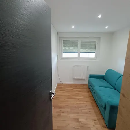 Quarto em Acomodações Particulares Belle Calme Au 4e Etage Sans Ascenseur *