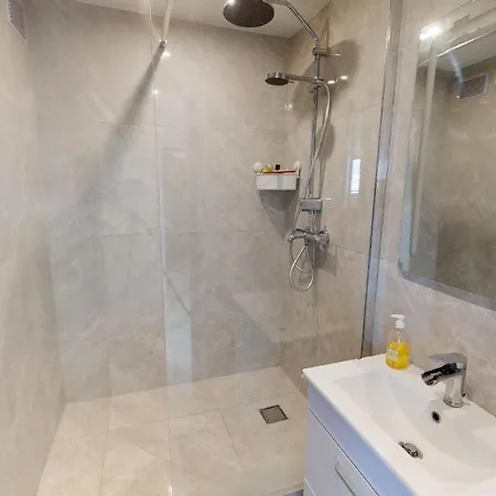 Belle Calme Au 4e Etage Sans Ascenseur Homestay