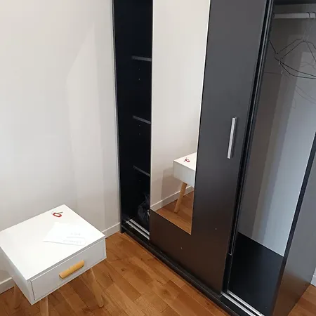 Belle Calme Au 4e Etage Sans Ascenseur *