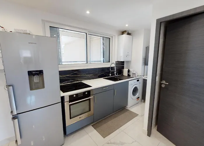 Belle Calme Au 4e étage Sans Ascenseur *