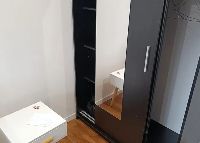 Belle Calme Au 4e étage Sans Ascenseur *