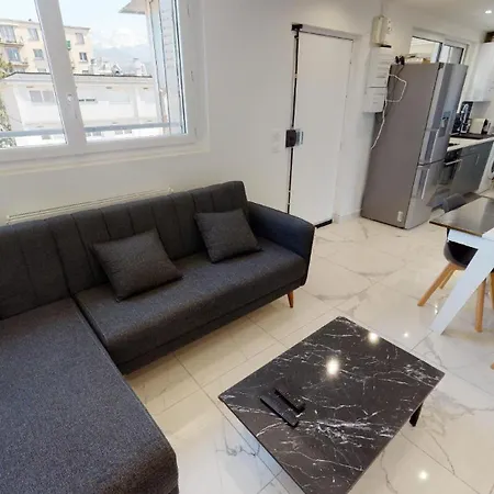Belle Calme Au 4e Etage Sans Ascenseur グルノーブル